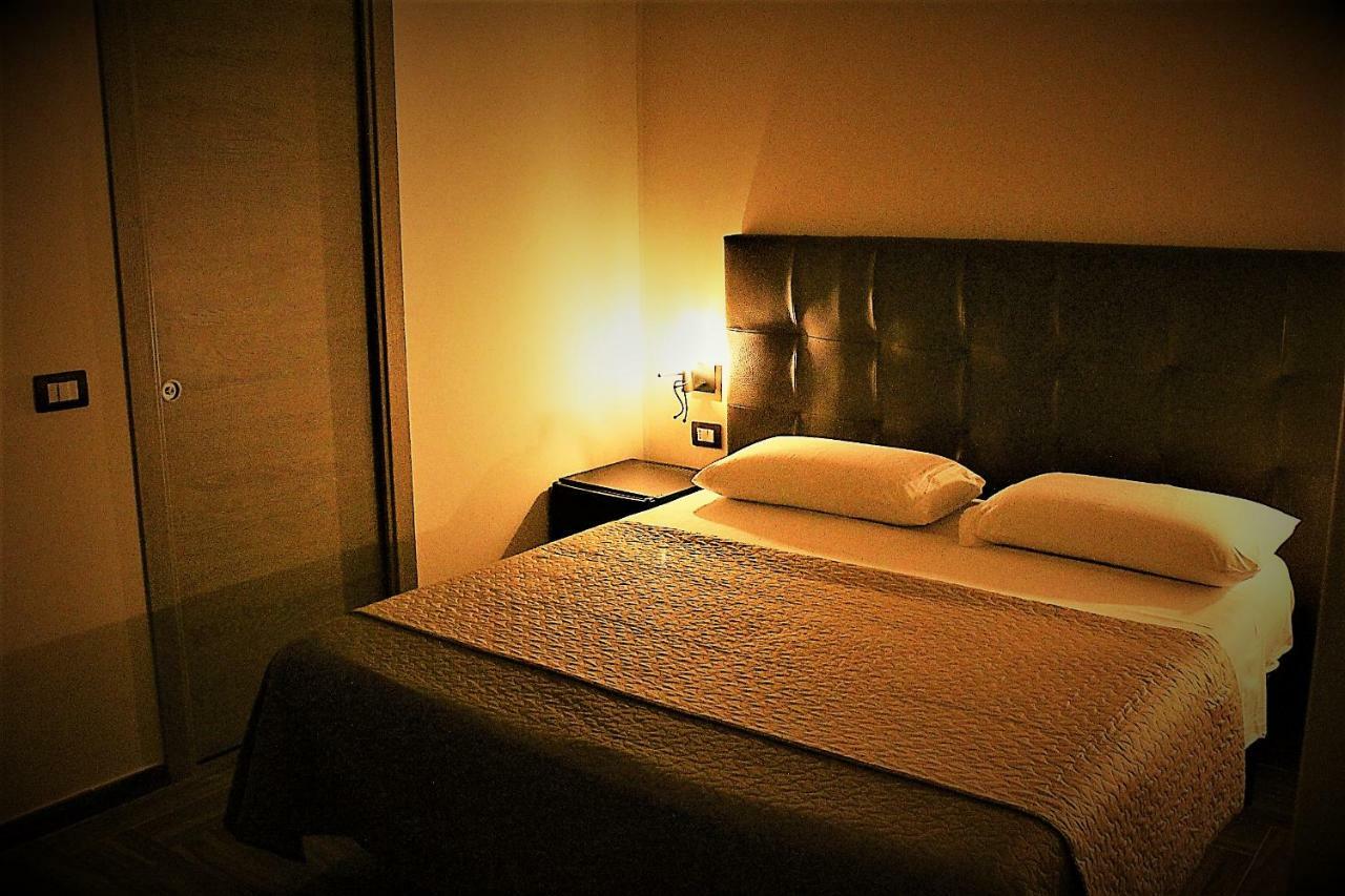 Dei Gerolomini Hotell Neapel Exteriör bild